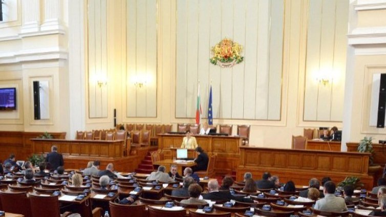 НС дава 115 хил. лв., за да учат депутатите чужди езици 