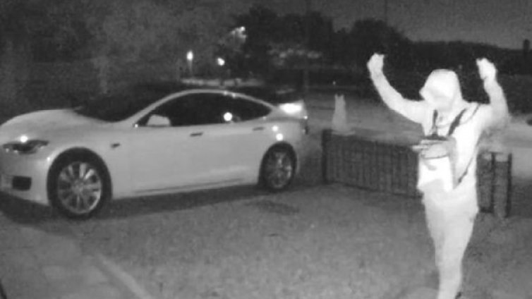 Бързи и яростни: Да откраднеш Tesla за... 30 секунди 