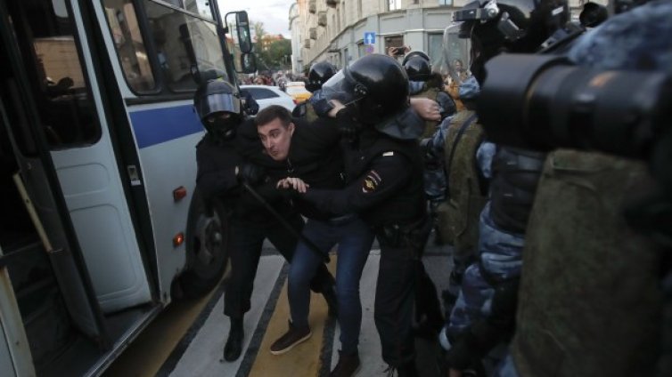 Над 550 учени обвиниха Кремъл в репресии срещу активисти