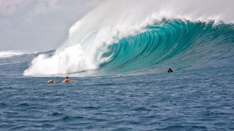 Черно море през следващите дни: Вълни до 3 метра и дънни ями