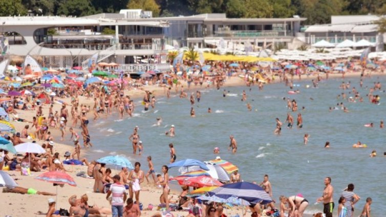 И в неделя само за плаж &ndash; слънчево, след обеда &ndash; горещо