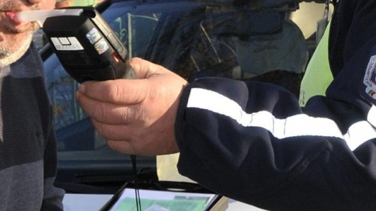 Задържаха пиян шофьор, блъснал паркирана кола в Бургас