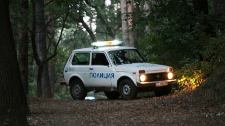Четирима маскирани мъже пребиха баща и син в Търновско