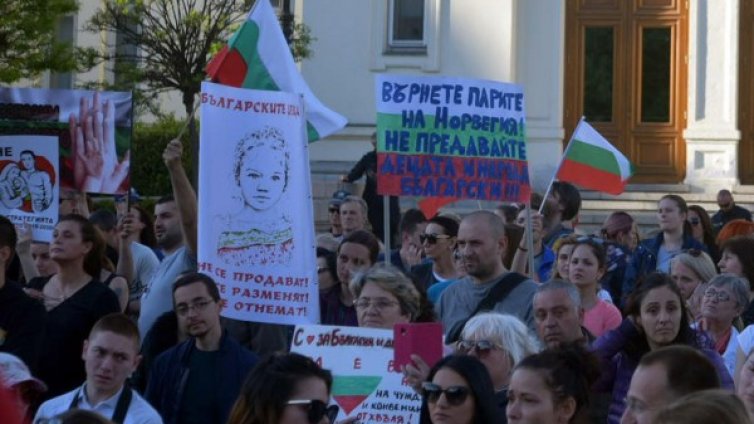 БРЦК: Разпитват ни заради брошури срещу линията за деца 