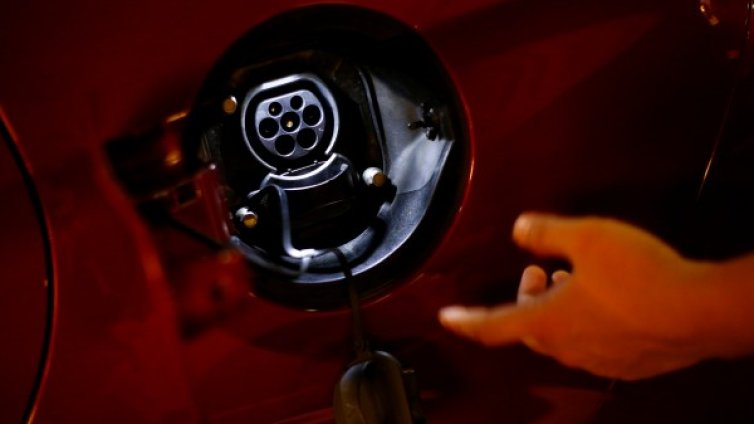 По пътищата родни: 980 коли на ток, хибридите &ndash; 6631 