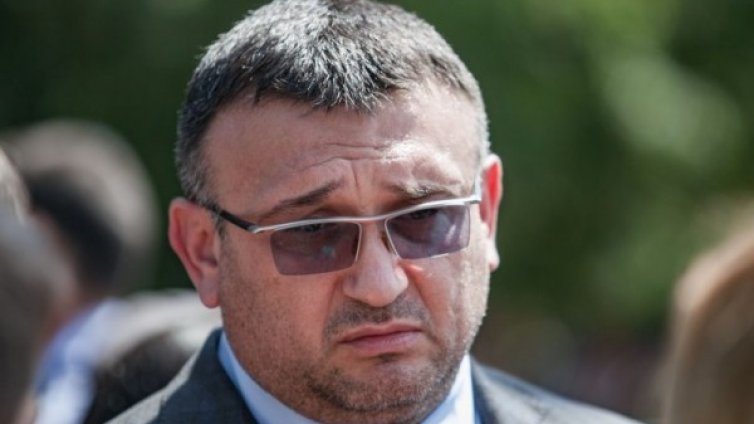 Пожарни до нивите по време на събирането на реколтата 