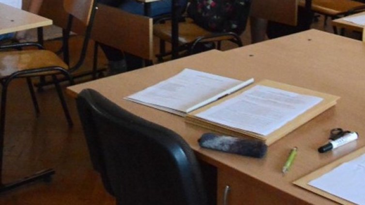 1188 деца в област Бургас - извън класните стаи
