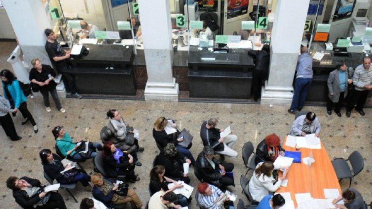 Кодекс на чиновниците: Длъжни са да са любезни, спретнати