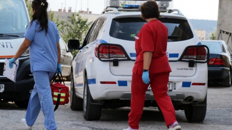 Млад мъж падна от от осмия етаж на блок в Хасково