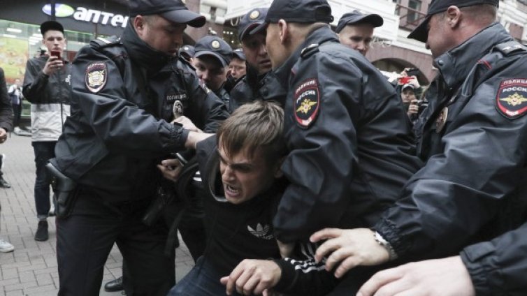 Изборите в Русия - белязани от вълна от протести