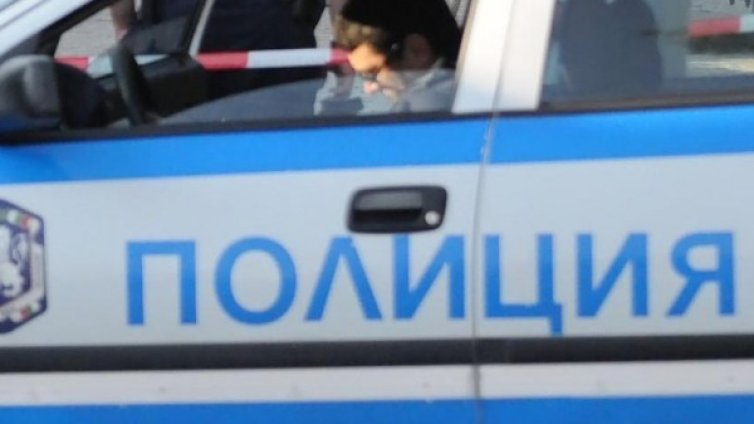 Неизвестен заби кирки в колите на баща и дъщеря от Монтана