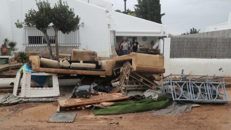 Стотици евакуирани заради наводненията в Испания