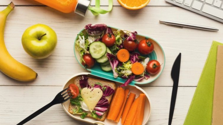 Идеи за закуски между храненията, когато сте на работа 