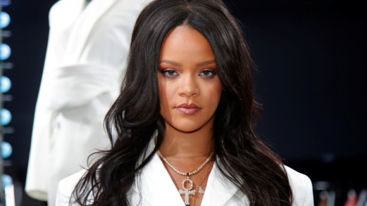 Риана намекнала, че чака бебе?