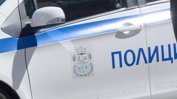 Иззеха менте спортни дрехи от магазин в Асеновград
