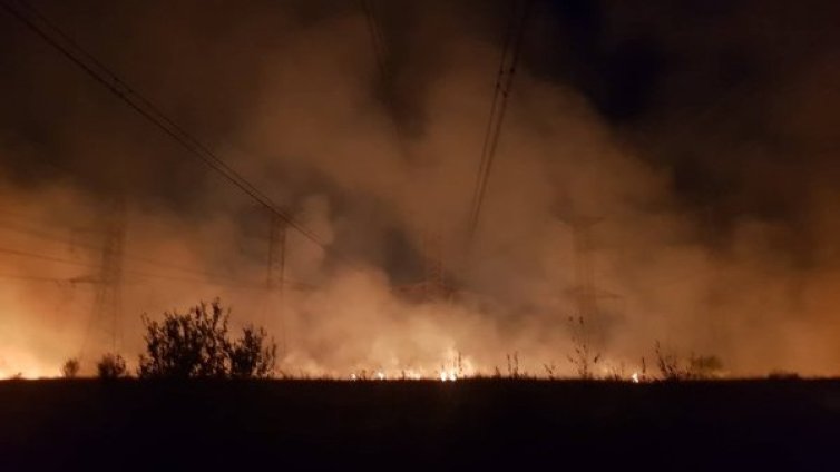 Пак пожар: Запали се и електрическа подстанция край Костинброд
