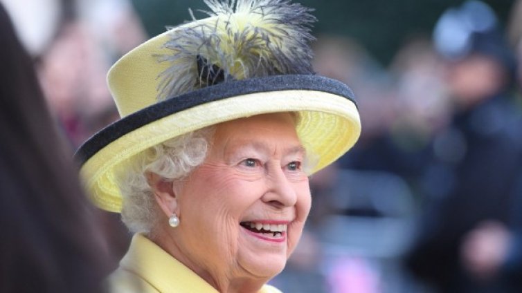 Тайните на Бъкингам: Кралицата сама сервира чай