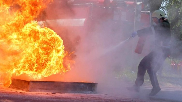 6 т автомобилно масло са унищожени при пожар в Пловдив