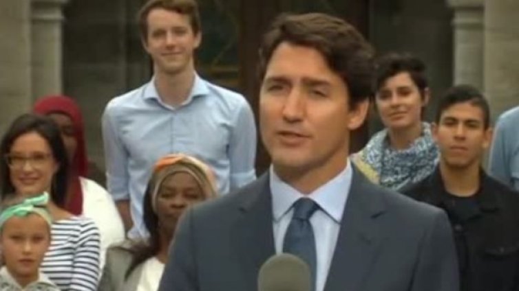 Трюдо се извини, че бил "Аладин". Ще участва в изборите