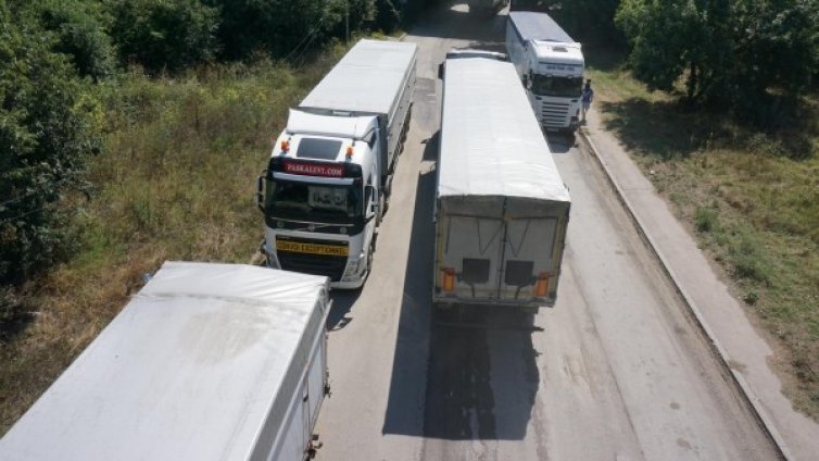 Интензивен трафик и проблеми на границата с Турция