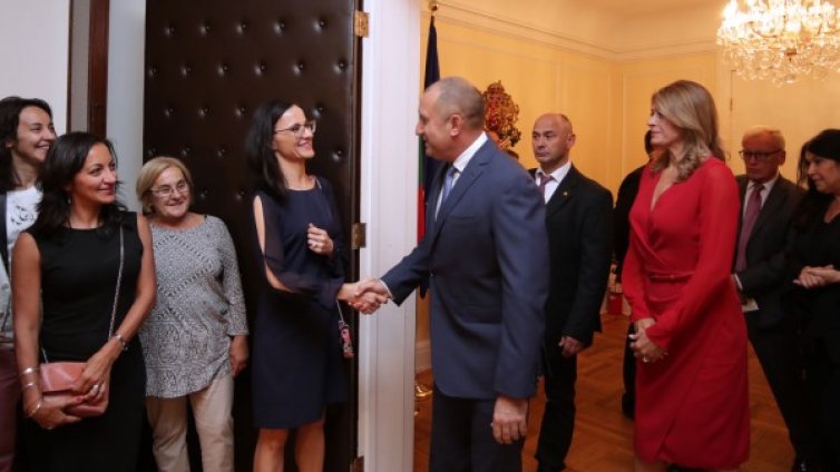 Радев зове сънародници в САЩ: Върнете се и се борете за България!  