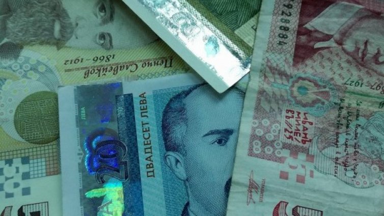 Българите държат над 53 млрд. в банките, ръст на спестяванията от 8%