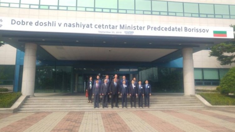 Dobre doshli v nashiyat cetntar! Борисов в "Хюндай", впечатлен от посрещането