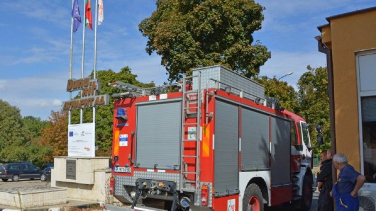 Пожарът в завод "Дунарит" е овлядан, има само тлеене 