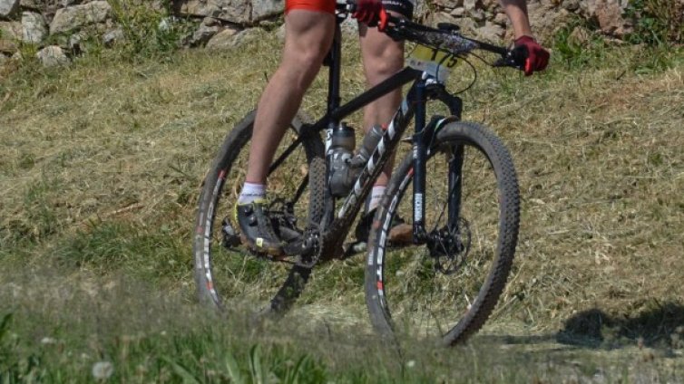 Пенсионер с кола блъсна 68-годишен велосипедист