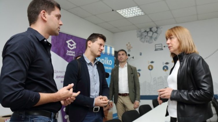 Фандъкова: Работим за дигитализация на общинските услуги