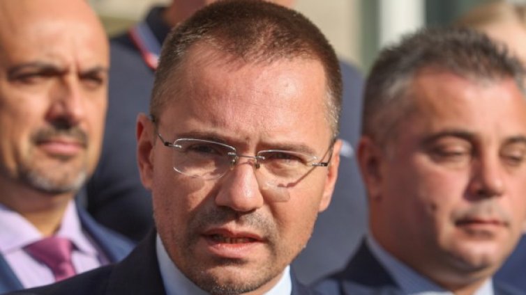 Джамбазки - бял, хетеро, не иска подкрепата на гей-общността