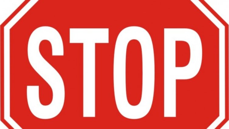 30-годишна от Кърджали открадна пътен знак "STOP"