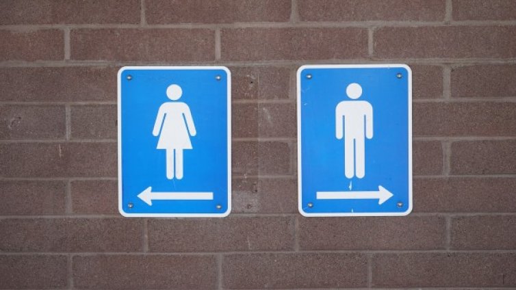 НАП шокира &ndash; затвори тоалетната на пазар във Варна 