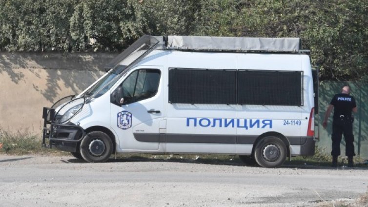 Разбиха група за телефонни измами във Ветово