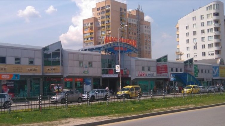 Пазарът в "Младост" е напът да изчезне, теренът бил частен, ще строят блок 
