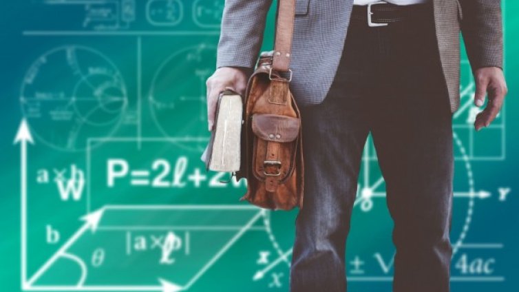 Топ професиите на бъдещето: Медсестра, акушерка, учител