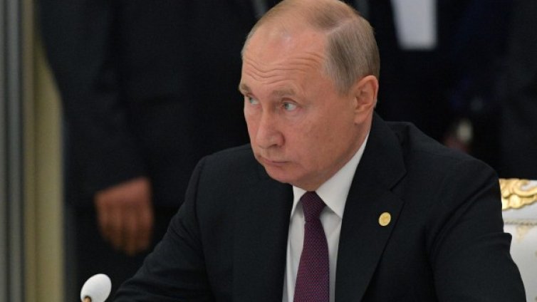 Путин на Арабския полуостров: За какво ще преговаря там?