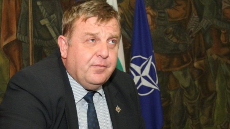 Каракачанов: Няма предвижване на бежанци към границата ни 