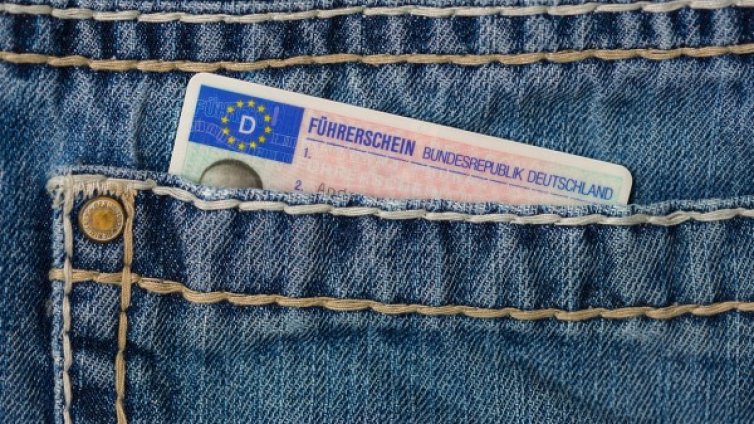 Спипаха фалшификатор на шофьорски книжки в Лом 