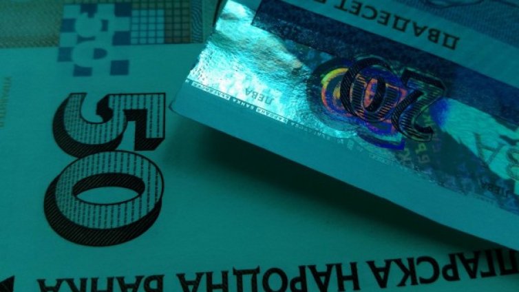 Дядо се върза на ало измамници, подари им 38 000 лева