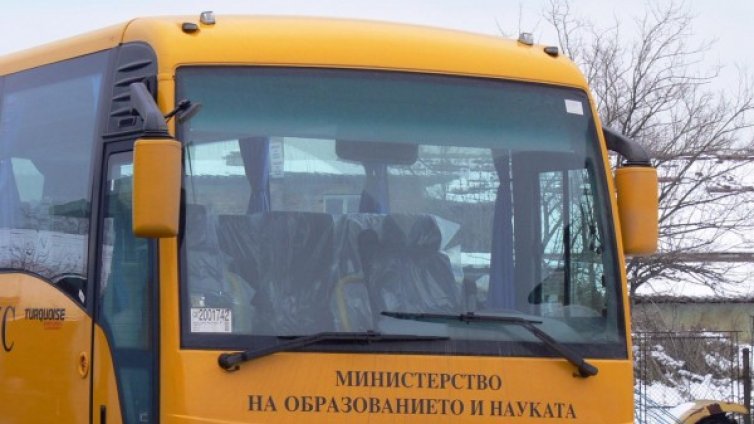 Жена нападнала 4 деца в училищен автобус в Кърджалийско