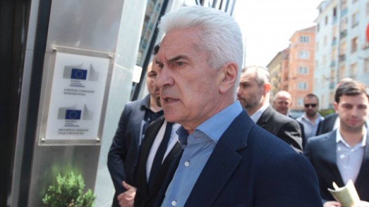 Сидеров хвърли оставка, зове Джамбазки да направи същото