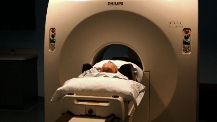 Лаборантката, забравила за 6 часа жена в скенер, отнася забележка 