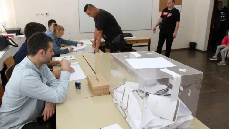 За СИК-овете в София: Пуканки, сандвичи, вафли &ndash; за 420 000 лв.