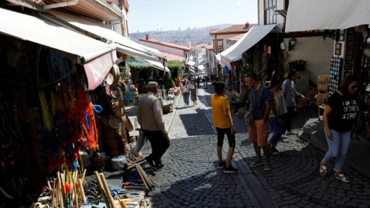 Над 1 млн. чужденци в Турция със статут на временно пребиваващи 