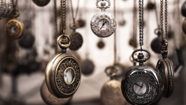 Връщаме часовника с час назад