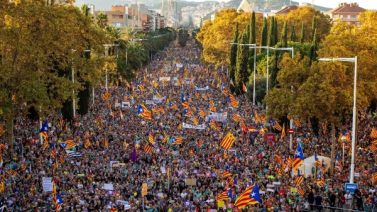 Отново шествие в Барселона срещу присъдите на каталунски лидери