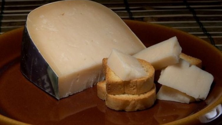 Парите за седмица на англичаните стигат за 76,2 кг кашкавал, у нас &ndash; за 11 кг