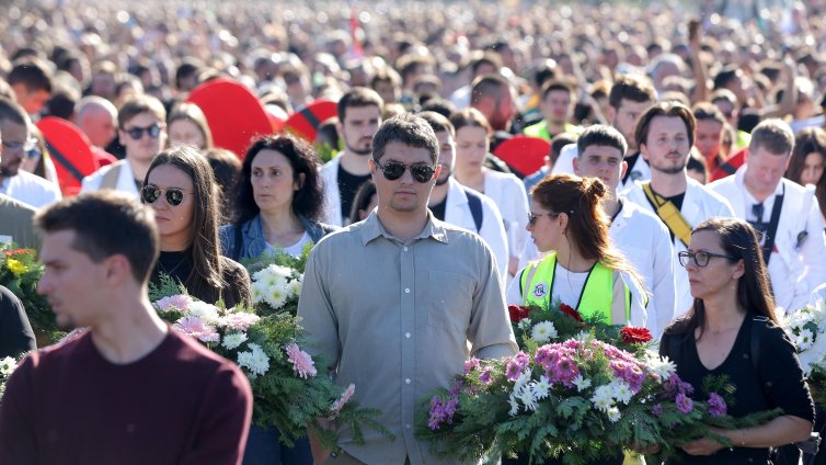 Траурно шествие в Нови сад, мълчание в памет на 16-те жертви