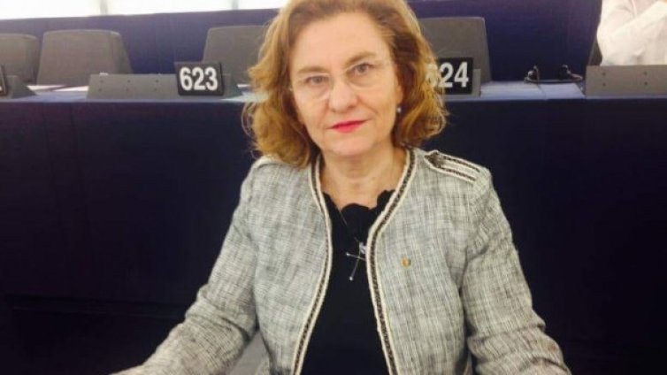 Евродепутатка измисли държава "Летиция" и посети "Тела Вив" 